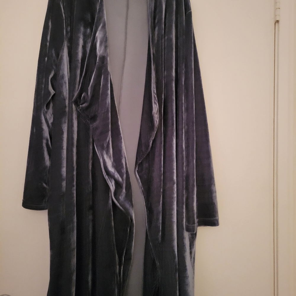 SUSAN BETRO DUSTY BLUE VELOUR KNEE LENGTH JACKET. SIZE 4X